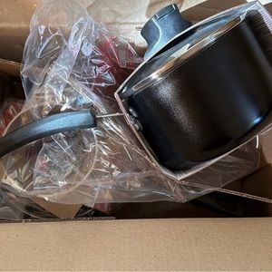 NEW Farberware 2 Quart Smart Control, Covered Sauce Pot